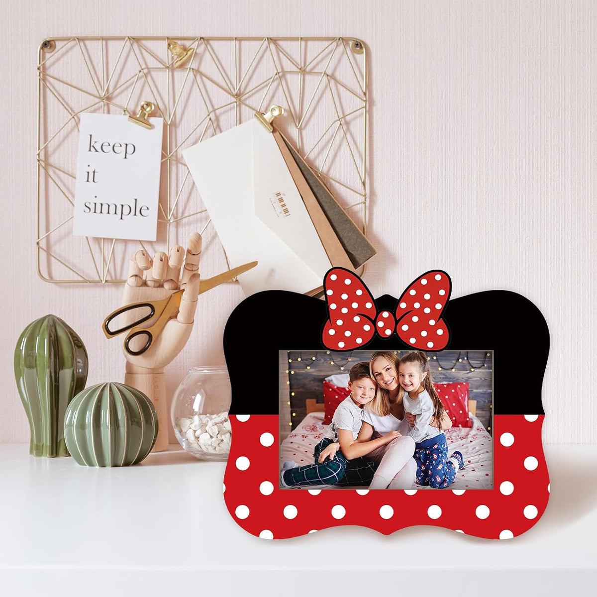 Cartoon photo frame, suitable for 4x6 photos, with bow decoration, thick frame Backrest with stand, for displaying photos desktop, gifts for kids and friends - B12
