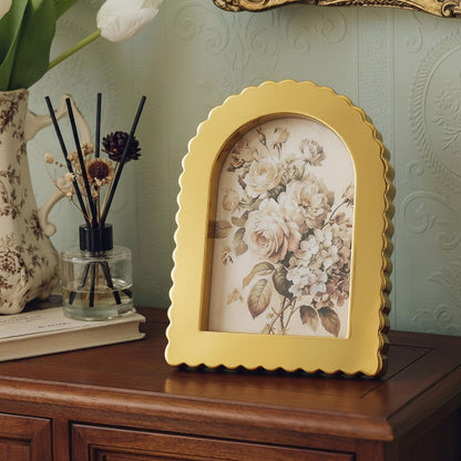 AceOrbit 4x6 Inch Gold Petal Arched Picture Frame Vintage Scalloped