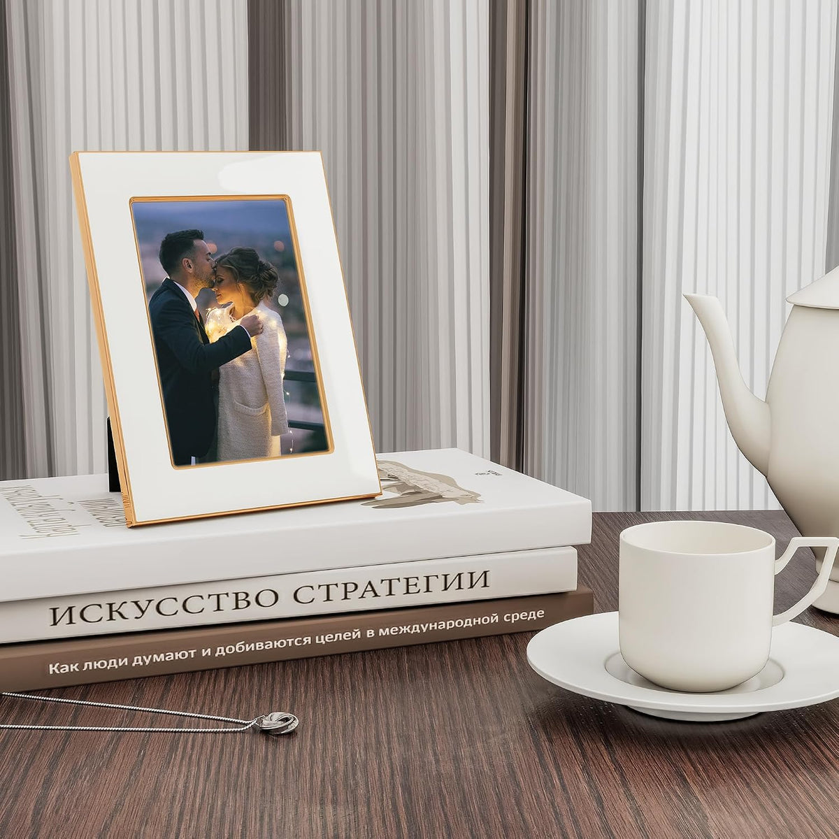 Fun Memories 4x6 Enamel Picture Frame with HD-Tempered Glass, Gold Metal Edge with Easel, Vertical & Horizontal Display, Wall and Tabletop Display Family Photo Gallery (White Enamel,1P)