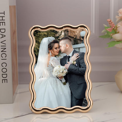 YiPinYin 4x6‘’ Gold Picture Frames Set of 2,High-End Heavy Duty Zinc Alloy Photo Frames with Wave Design,Velvet Backing, Dual Use for Desktop Display & Wall Hanging