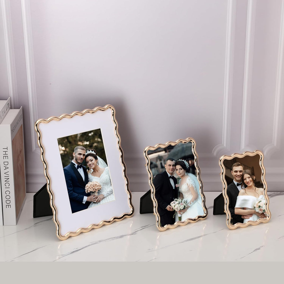 Gold 4 x 6'' High-End Zinc Alloy Picture Frame with Wave Design - Modern Glamour 6x4'' Pictures Frames for Desktop and Wall Décor