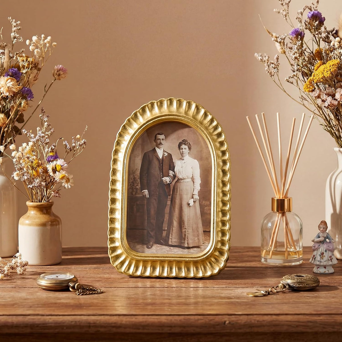 AceOrbit 4x6 Inch Gold Petal Arched Picture Frame Vintage Scalloped